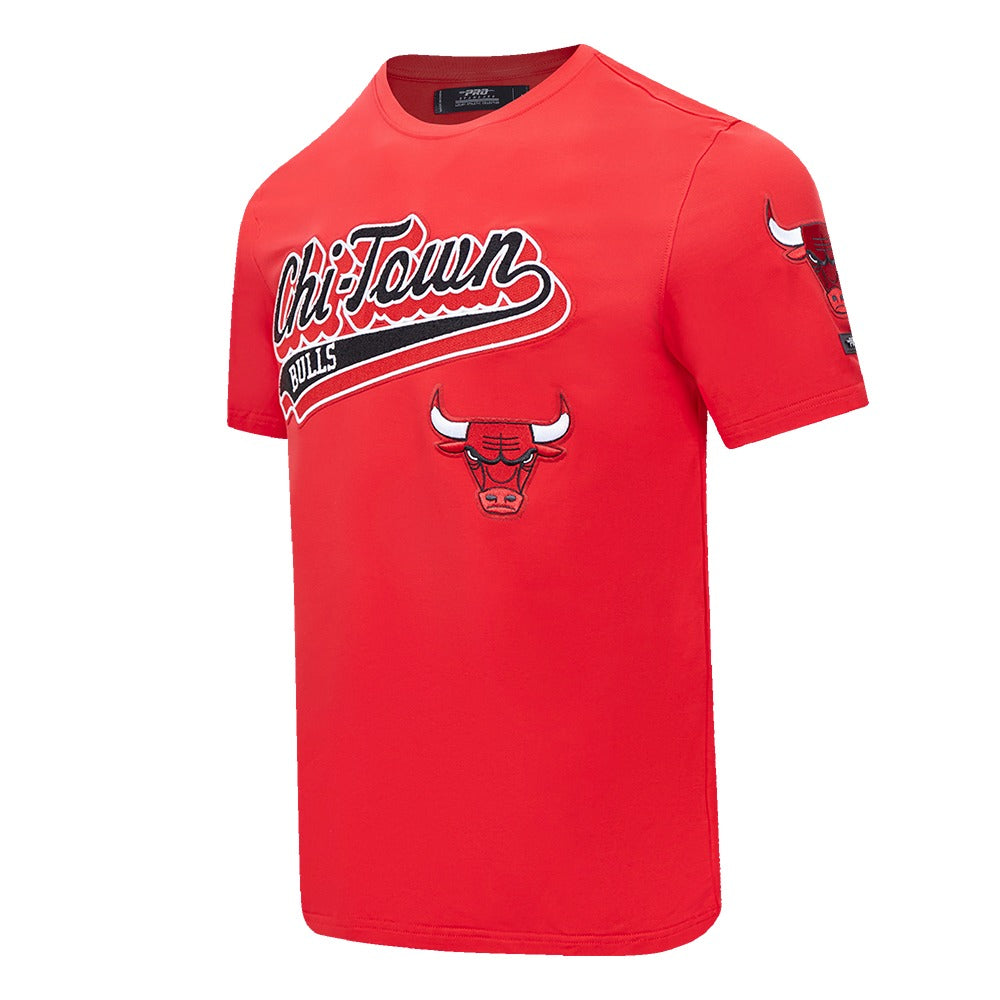 CHICAGO BULLS SCRIPT TAIL SJ TEE