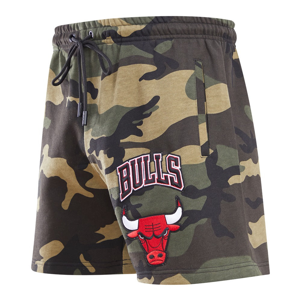 CHICAGO BULLS STACKED LOGO SHORT CAMO