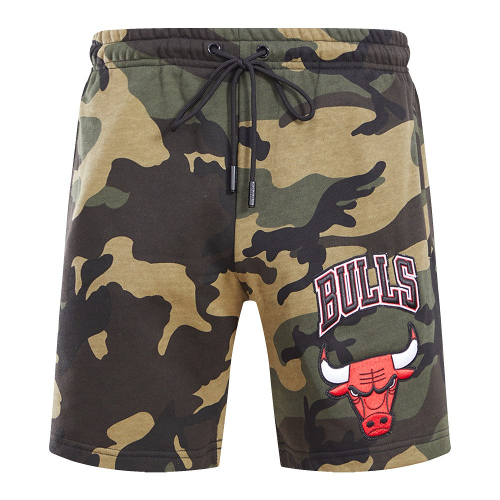 CHICAGO BULLS STACKED LOGO SHORT CAMO