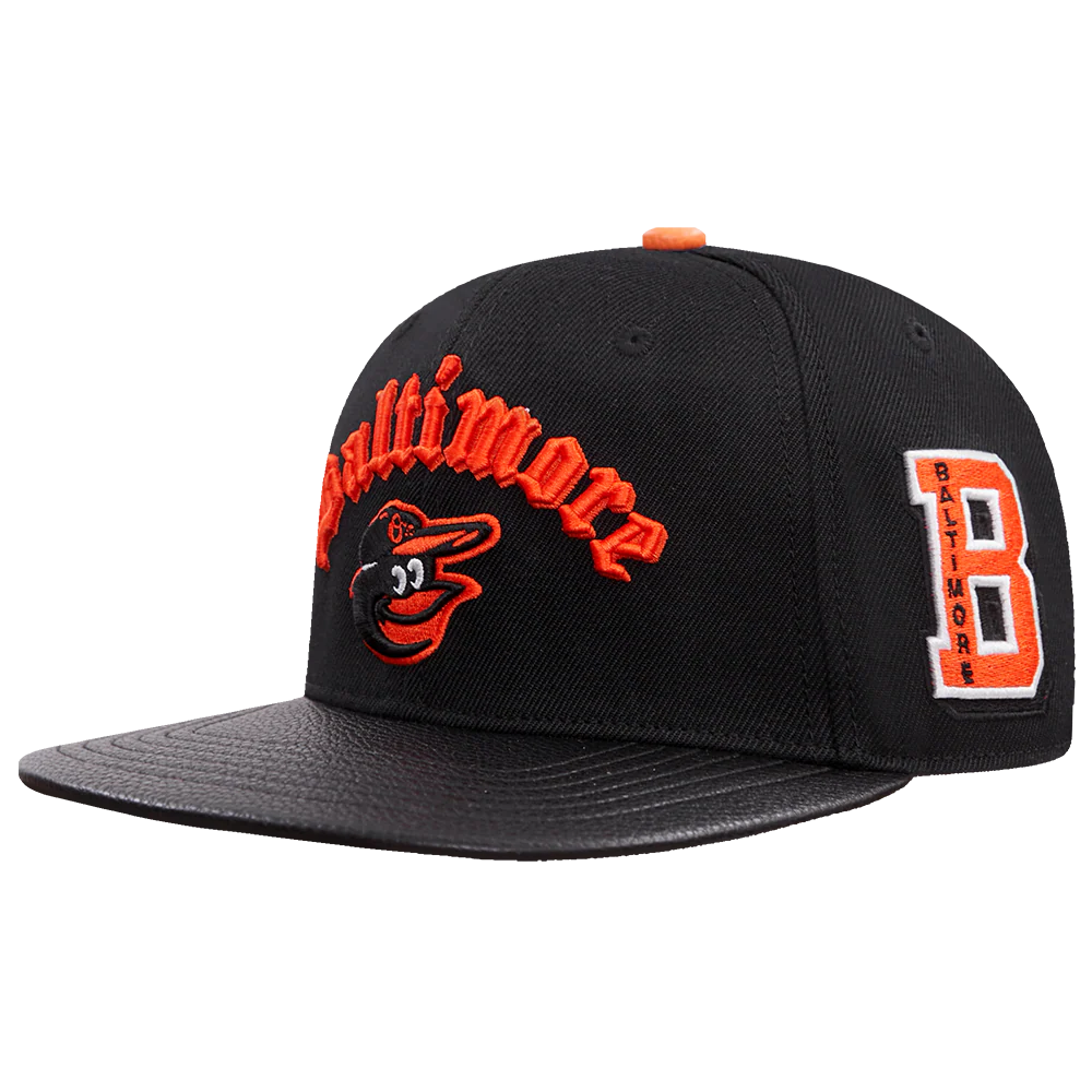 MLB BALTIMORE ORIOLES OLD ENGLISH UNISEX 6 PANEL LEATHER STRAPBACK