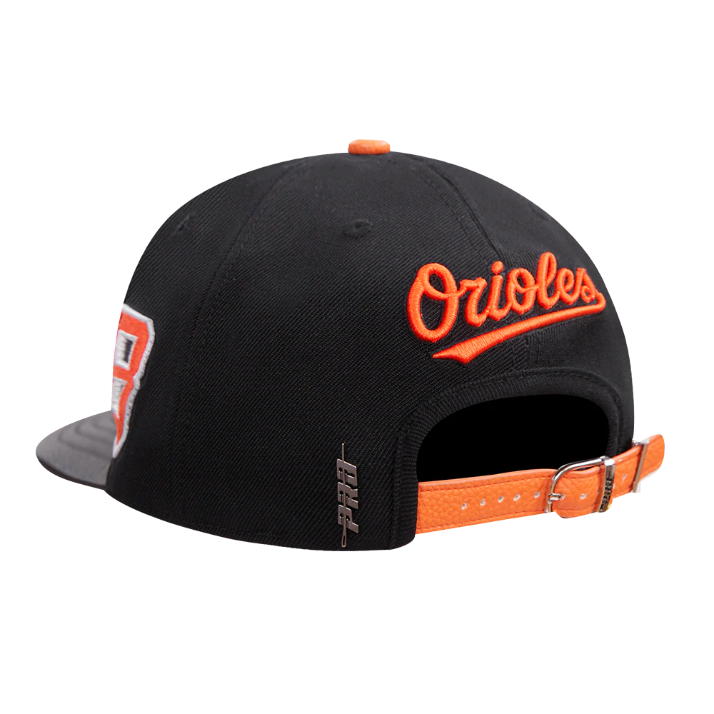 MLB BALTIMORE ORIOLES OLD ENGLISH UNISEX 6 PANEL LEATHER STRAPBACK